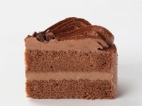 卵・乳製品・小麦不使用、アレルギー対応、チョコレートケーキのカット画像